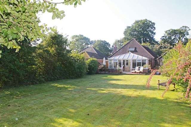  Image of 4 bedroom Property for sale in Elm Tree Gardens Romsey SO51 at Elm Tree Gardens  Romsey, SO51 5SU