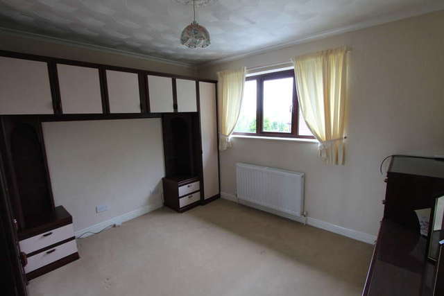  Image of 3 bedroom Semi-Detached house to rent in Rotherham Road Monk Bretton Barnsley S71 at Barnsley Carlton, S71 1UL