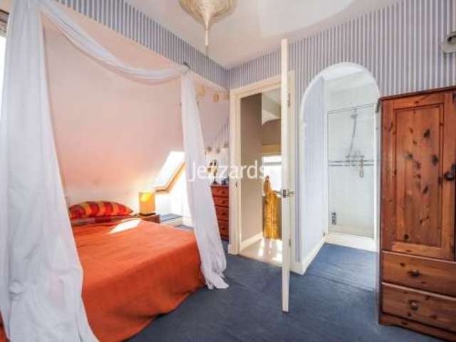  Image of 4 bedroom Detached house for sale in Rydal Gardens Hounslow TW3 at Hounslow, TW3 2JH