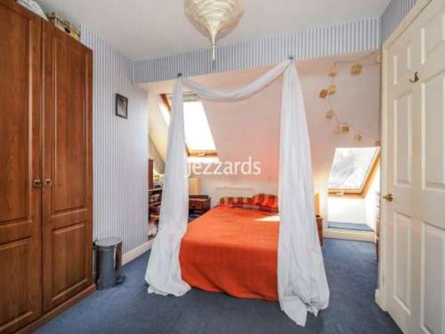  Image of 4 bedroom Detached house for sale in Rydal Gardens Hounslow TW3 at Hounslow, TW3 2JH