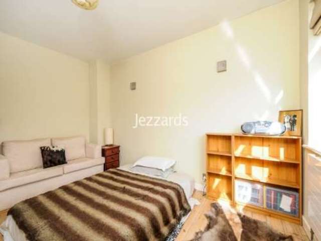  Image of 4 bedroom Detached house for sale in Rydal Gardens Hounslow TW3 at Hounslow, TW3 2JH