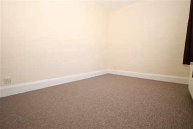  Image of 3 bedroom Detached house to rent in Sedgeway London SE6 at London, SE6 1JR