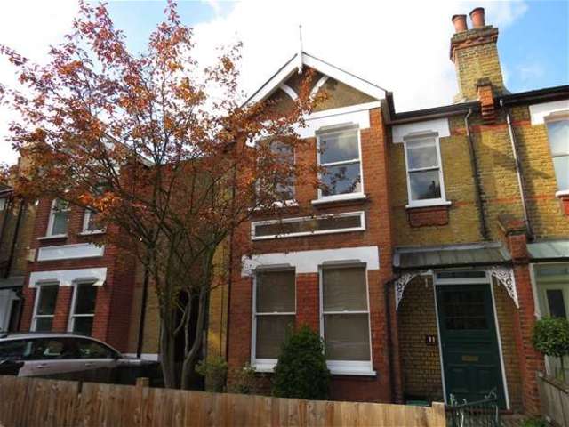  Image of 3 bedroom Flat to rent in South Croxted Road London SE21 at Dulwich, SE21 8BA