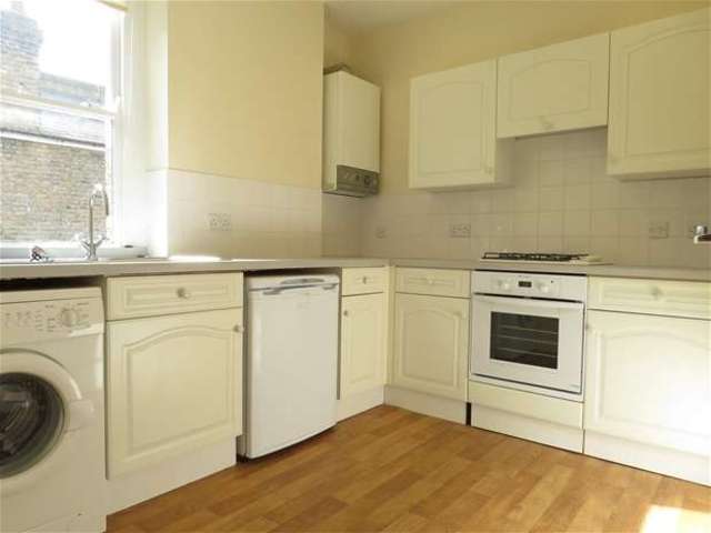  Image of 3 bedroom Flat to rent in South Croxted Road London SE21 at Dulwich, SE21 8BA