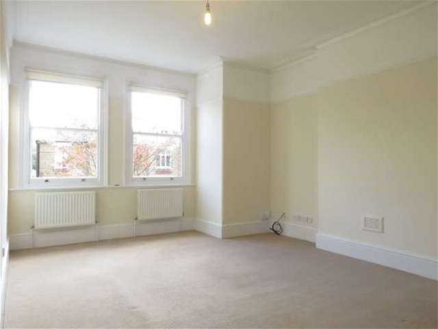  Image of 3 bedroom Flat to rent in South Croxted Road London SE21 at Dulwich, SE21 8BA