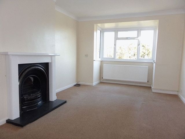  Image of 2 bedroom Flat to rent in South Drive Coulsdon CR5 at South Drive  Coulsdon, CR5 2BJ
