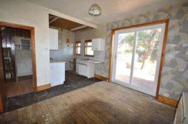  Image of 4 bedroom Semi-Detached house for sale in Victoria Road Southend-on-Sea SS1 at Southend-On-Sea Essex Southchurch, SS1 2TB