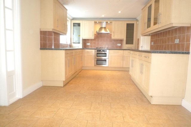  Image of 3 bedroom Semi-Detached house to rent in Stace Way Worth Crawley RH10 at Worth  Crawley, RH10 7YP