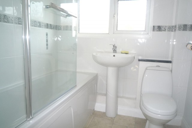  Image of 3 bedroom Semi-Detached house to rent in Stace Way Worth Crawley RH10 at Worth  Crawley, RH10 7YP