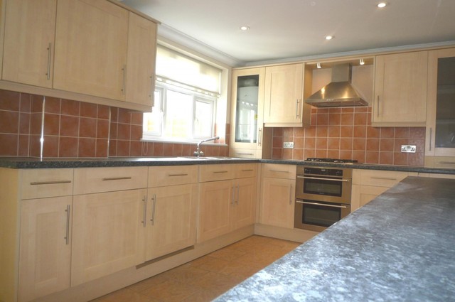  Image of 3 bedroom Semi-Detached house to rent in Stace Way Worth Crawley RH10 at Worth  Crawley, RH10 7YP