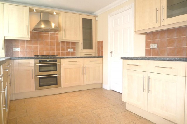  Image of 3 bedroom Semi-Detached house to rent in Stace Way Worth Crawley RH10 at Worth  Crawley, RH10 7YP