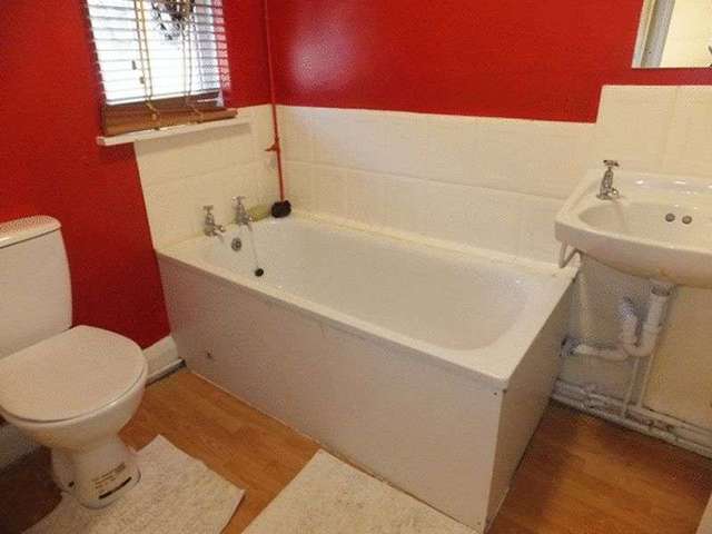  Image of 1 bedroom Flat for sale in Stafford Road Caterham CR3 at Stafford Road  CATERHAM, CR3 6NG
