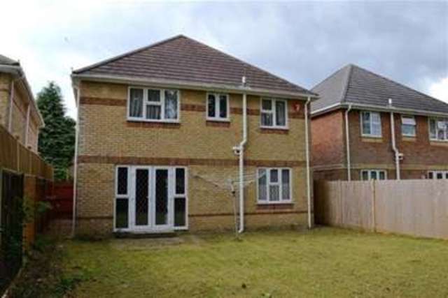  Image of 4 bedroom Property to rent in Stanford Gardens Lymington SO41 at Lymington, SO41 8JZ