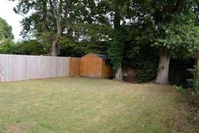  Image of 4 bedroom Property to rent in Stanford Gardens Lymington SO41 at Lymington, SO41 8JZ