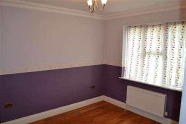  Image of 4 bedroom Property to rent in Stanford Gardens Lymington SO41 at Lymington, SO41 8JZ