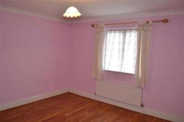  Image of 4 bedroom Property to rent in Stanford Gardens Lymington SO41 at Lymington, SO41 8JZ