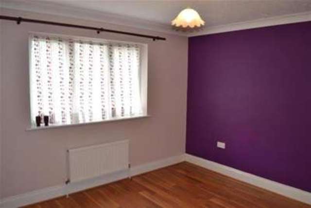 Image of 4 bedroom Property to rent in Stanford Gardens Lymington SO41 at Lymington, SO41 8JZ