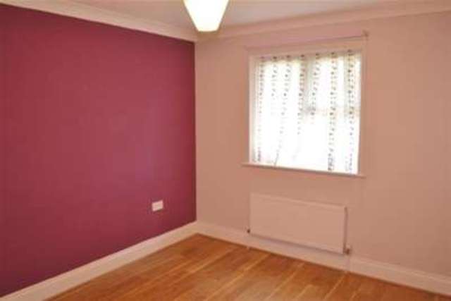  Image of 4 bedroom Property to rent in Stanford Gardens Lymington SO41 at Lymington, SO41 8JZ