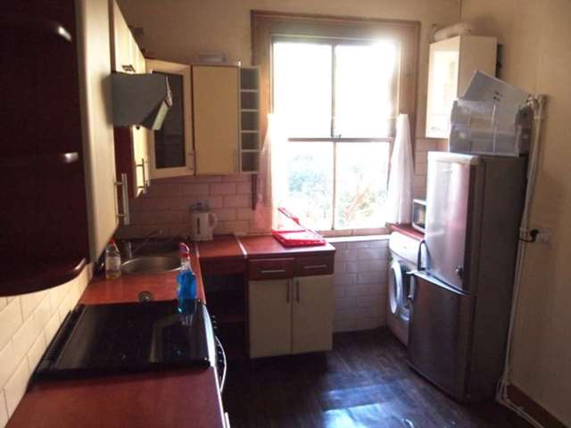  Image of 2 bedroom Flat to rent in Gleneagle Road London SW16 at Gleneagle Road Streatham London, SW16 6BA