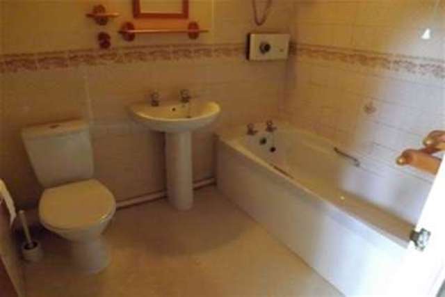  Image of 1 bedroom Studio flat to rent in Wellington Road Bournemouth BH8 at Bournemouth, BH8 8LQ