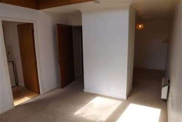  Image of 1 bedroom Studio flat to rent in Wellington Road Bournemouth BH8 at Bournemouth, BH8 8LQ