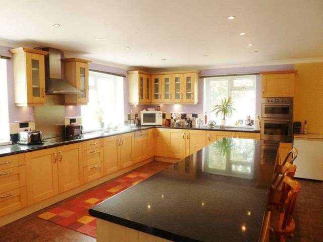  Image of 6 bedroom Detached house for sale in Suggs Lane Broadway Ilminster TA19 at Suggs Lane Broadway Ilminster, TA19 9RJ