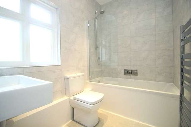  Image of 2 bedroom Ground Flat to rent in Grove Crescent Kingston upon Thames KT1 at Kingston Upon Thames Surrey, KT1 2DG