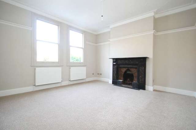  Image of 2 bedroom Ground Flat to rent in Grove Crescent Kingston upon Thames KT1 at Kingston Upon Thames Surrey, KT1 2DG