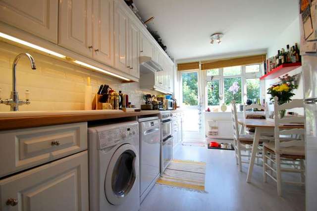  Image of 2 bedroom Flat to rent in Tayport Close London N1 at Pembroke Street  London, N1 0DW