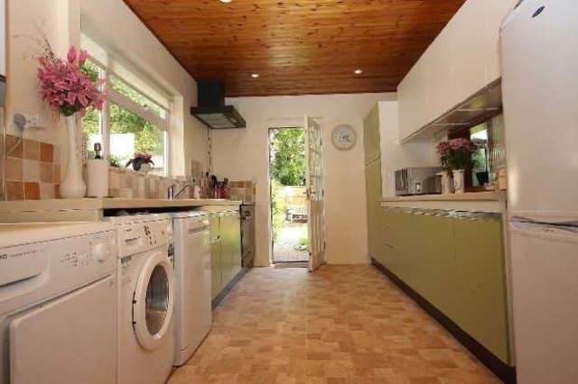  Image of 3 bedroom Detached house for sale in Thickthorn Close Kenilworth CV8 at Thickthorn Close  Kenilworth, CV8 2AF