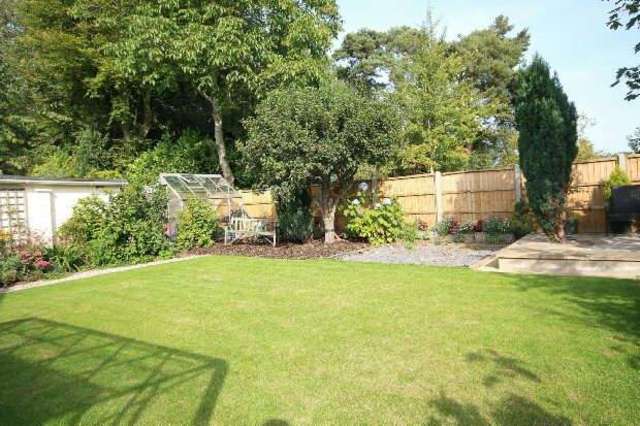  Image of 3 bedroom Detached house for sale in Thickthorn Close Kenilworth CV8 at Thickthorn Close  Kenilworth, CV8 2AF