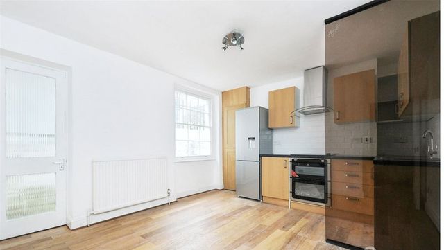  Image of 2 bedroom Flat for sale in Tibberton Square London N1 at Tibberton Square  London, N1 8SF