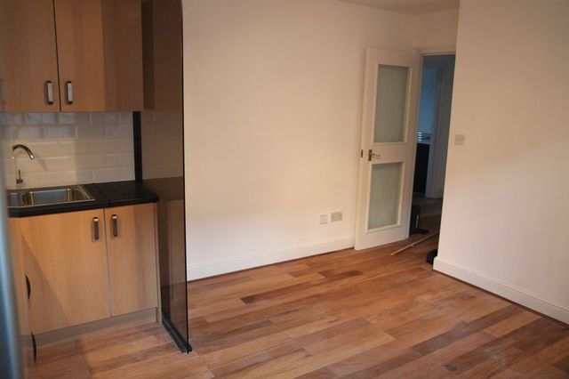  Image of 2 bedroom Flat for sale in Tibberton Square London N1 at Tibberton Square  London, N1 8SF