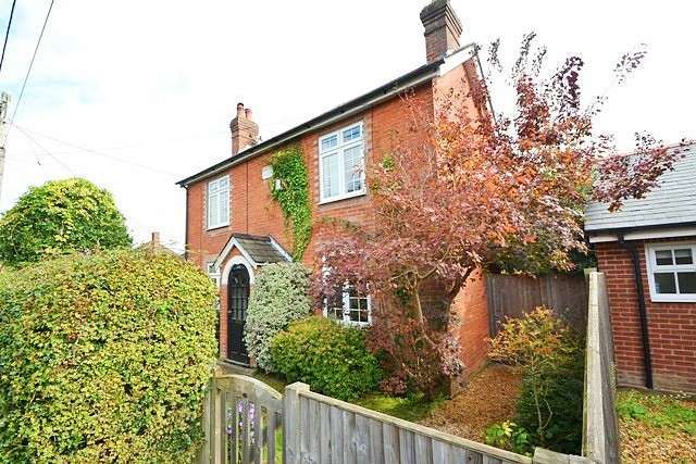  Image of 4 bedroom Detached house to rent in Calmore Road Calmore Southampton SO40 at Calmore Southampton, SO40 2RH
