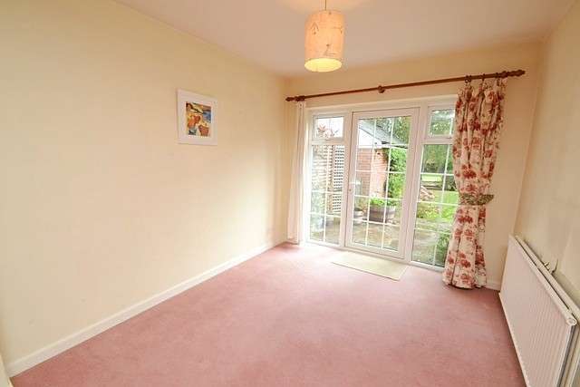  Image of 4 bedroom Detached house to rent in Calmore Road Calmore Southampton SO40 at Calmore Southampton, SO40 2RH
