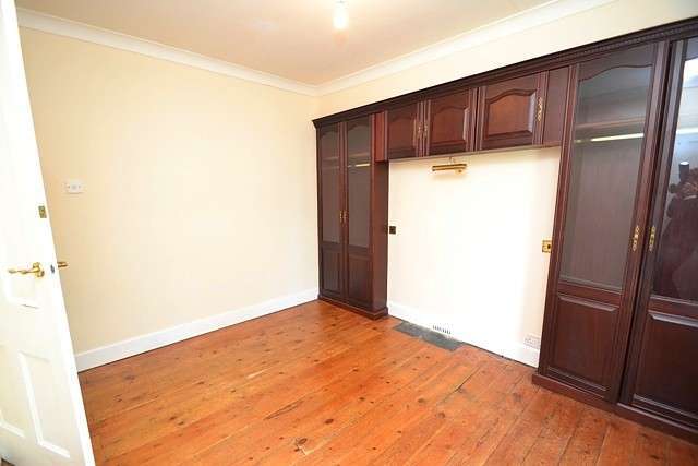  Image of 4 bedroom Detached house to rent in Calmore Road Calmore Southampton SO40 at Calmore Southampton, SO40 2RH