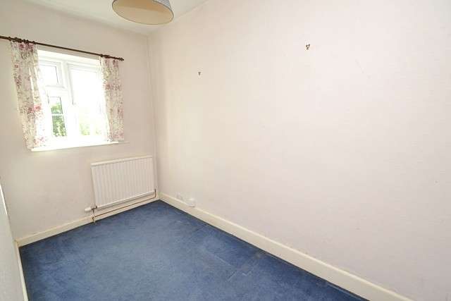  Image of 4 bedroom Detached house to rent in Calmore Road Calmore Southampton SO40 at Calmore Southampton, SO40 2RH