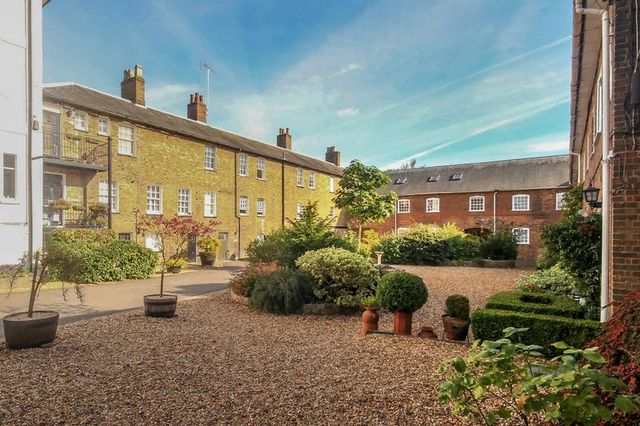  Image of 1 bedroom Flat for sale in Tring Station Tring HP23 at Tring Station  Tring, HP23 5SG