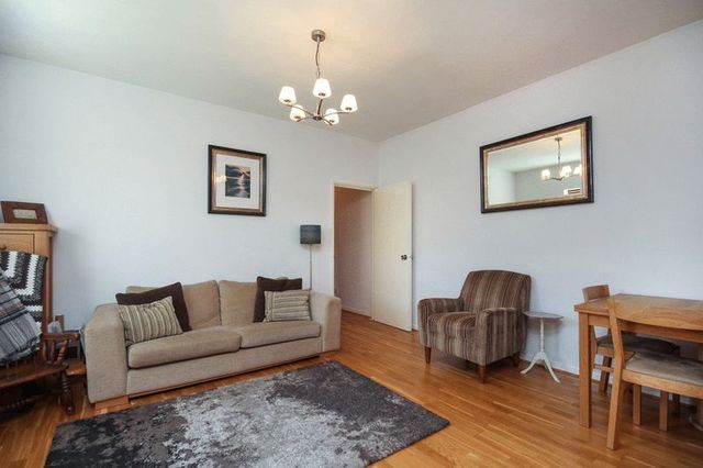  Image of 1 bedroom Flat for sale in Tring Station Tring HP23 at Tring Station  Tring, HP23 5SG