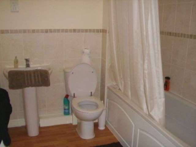 Image of 2 bedroom Flat to rent in Tuffley Lane Tuffley Gloucester GL4 at Tuffley Lane Tuffley Gloucester, GL4 0DL