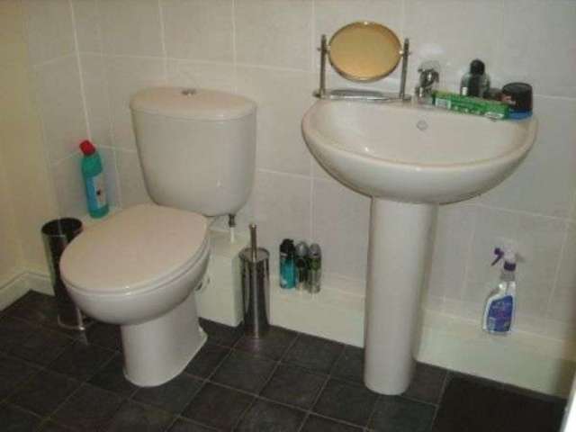  Image of 2 bedroom Flat to rent in Tuffley Lane Tuffley Gloucester GL4 at Tuffley Lane Tuffley Gloucester, GL4 0DL