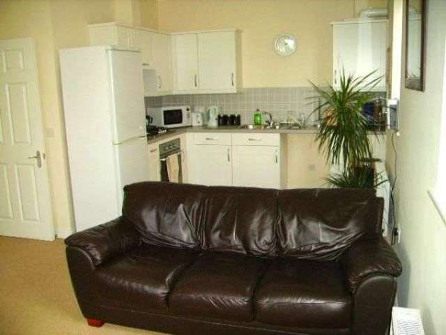  Image of 2 bedroom Flat to rent in Tuffley Lane Tuffley Gloucester GL4 at Tuffley Lane Tuffley Gloucester, GL4 0DL
