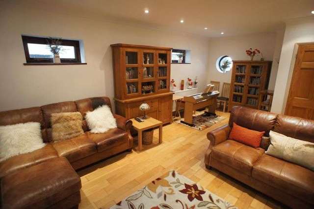  Image of 3 bedroom Detached house for sale in Una Road Bowers Gifford Basildon SS13 at Una Road Bowers Gifford Basildon, SS13 2HU