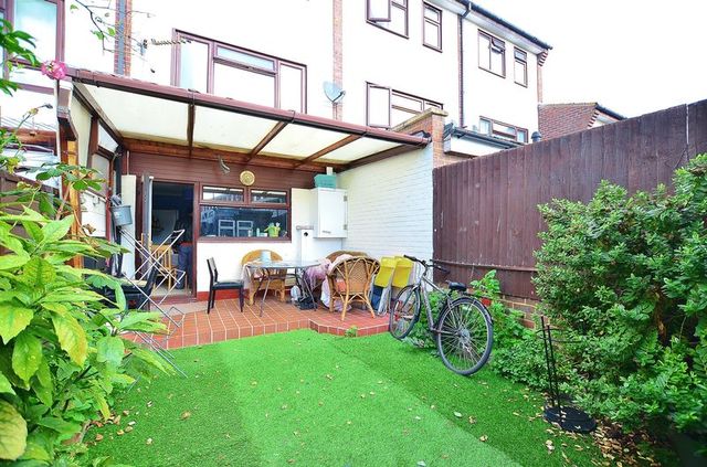  Image of 1 bedroom Property to rent in Union Drive London E1 at Union Drive  London, E1 4PG