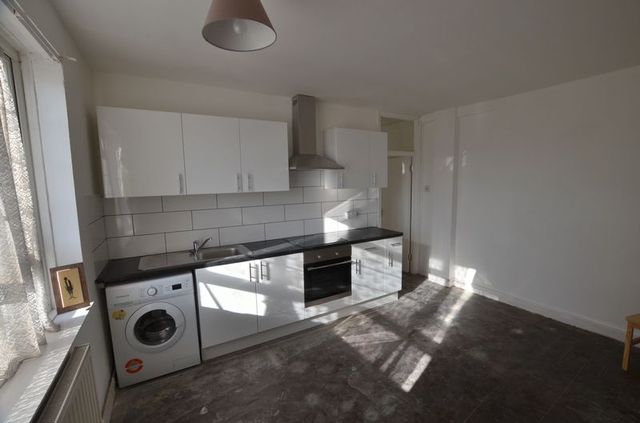  Image of 2 bedroom Flat for sale in Upper Clapton Road London E5 at Upper Clapton Road  London, E5 8BG