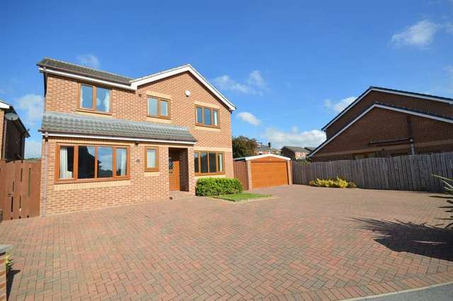  Image of 4 bedroom Detached house for sale in Upper Green Drive Tingley Wakefield WF3 at Tingley Wakefield West Yorkshire, WF3 1TD
