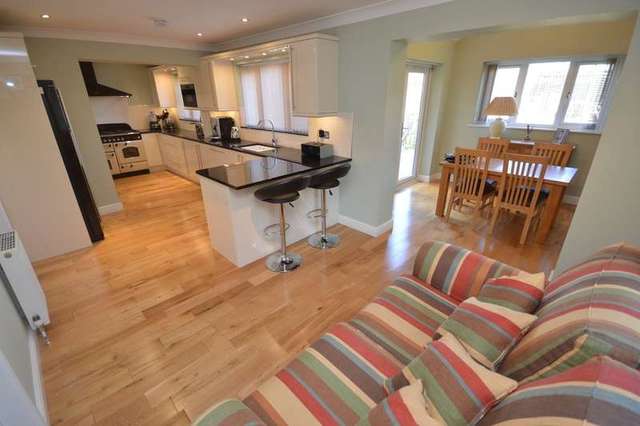  Image of 4 bedroom Detached house for sale in Upper Green Drive Tingley Wakefield WF3 at Tingley Wakefield West Yorkshire, WF3 1TD
