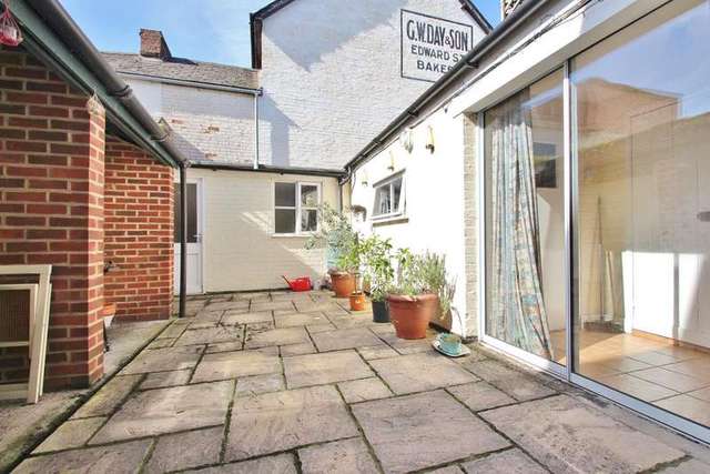  Image of 5 bedroom End of Terrace for sale in Victoria Road Abingdon OX14 at Abingdon, OX14 1DN