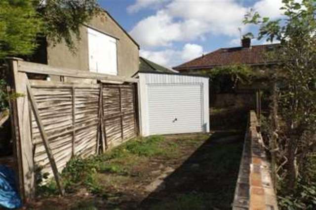  Image of 2 bedroom Detached house to rent in Wallace Avenue Worthing BN11 at Worthing, BN11 5QF