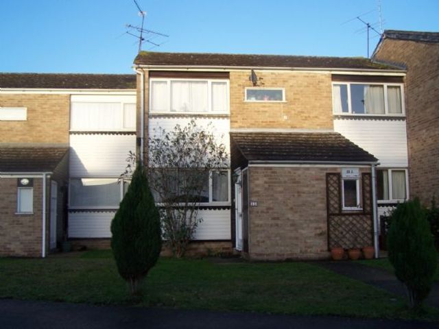  Image of 2 bedroom Flat to rent in Wallace Close Woodley Reading RG5 at Wallace Close Woodley READING, RG5 3HW